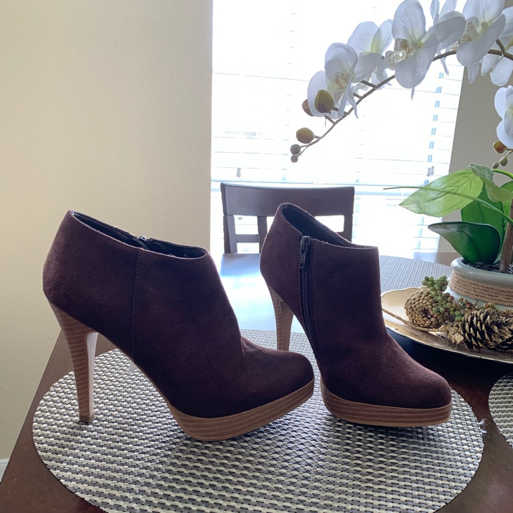 Qupid Brown Ankle Booties